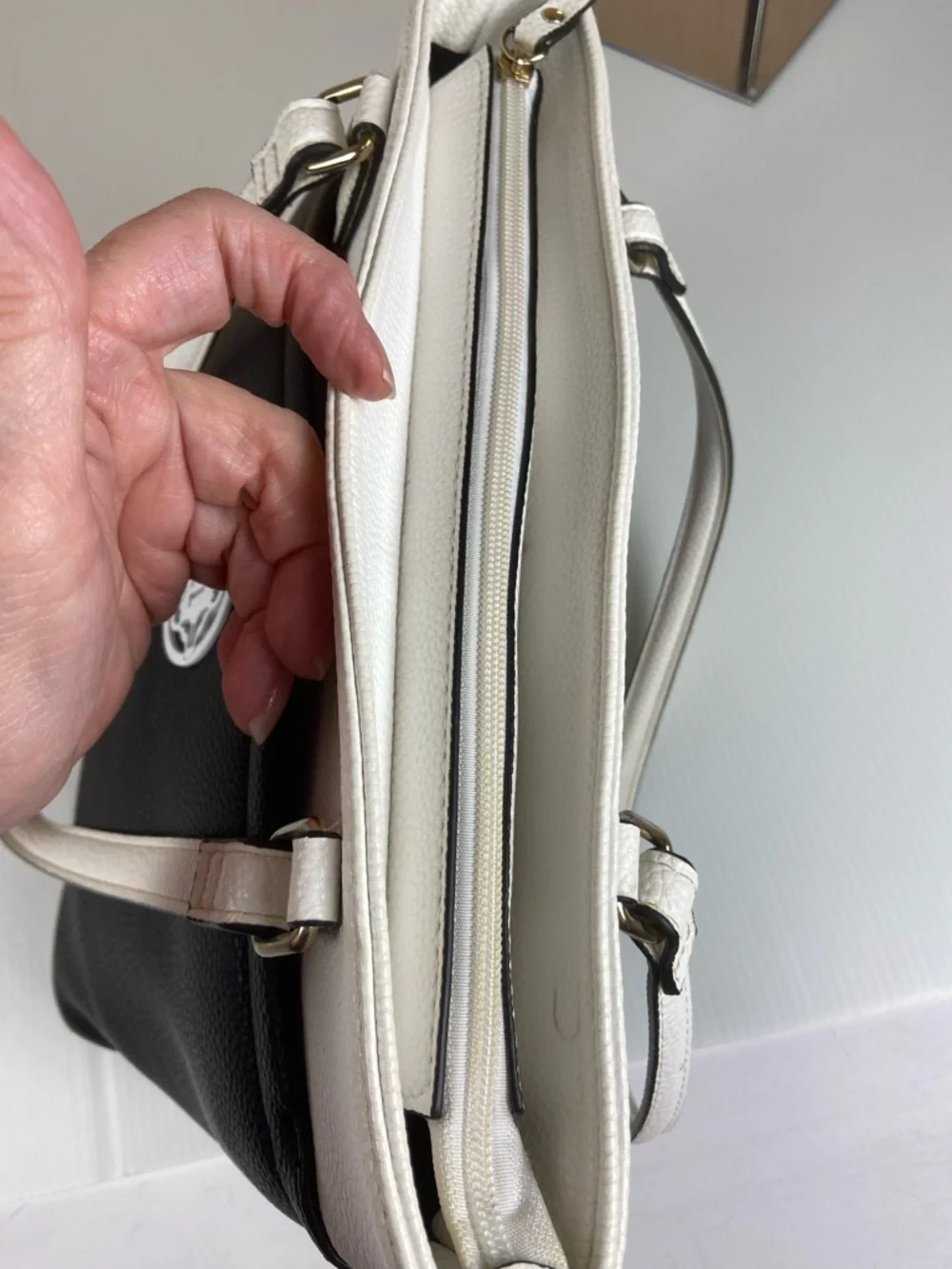 Nanette Lepore Black & White Pebbled Tote Shoulder Bag - Picture 10 of 16